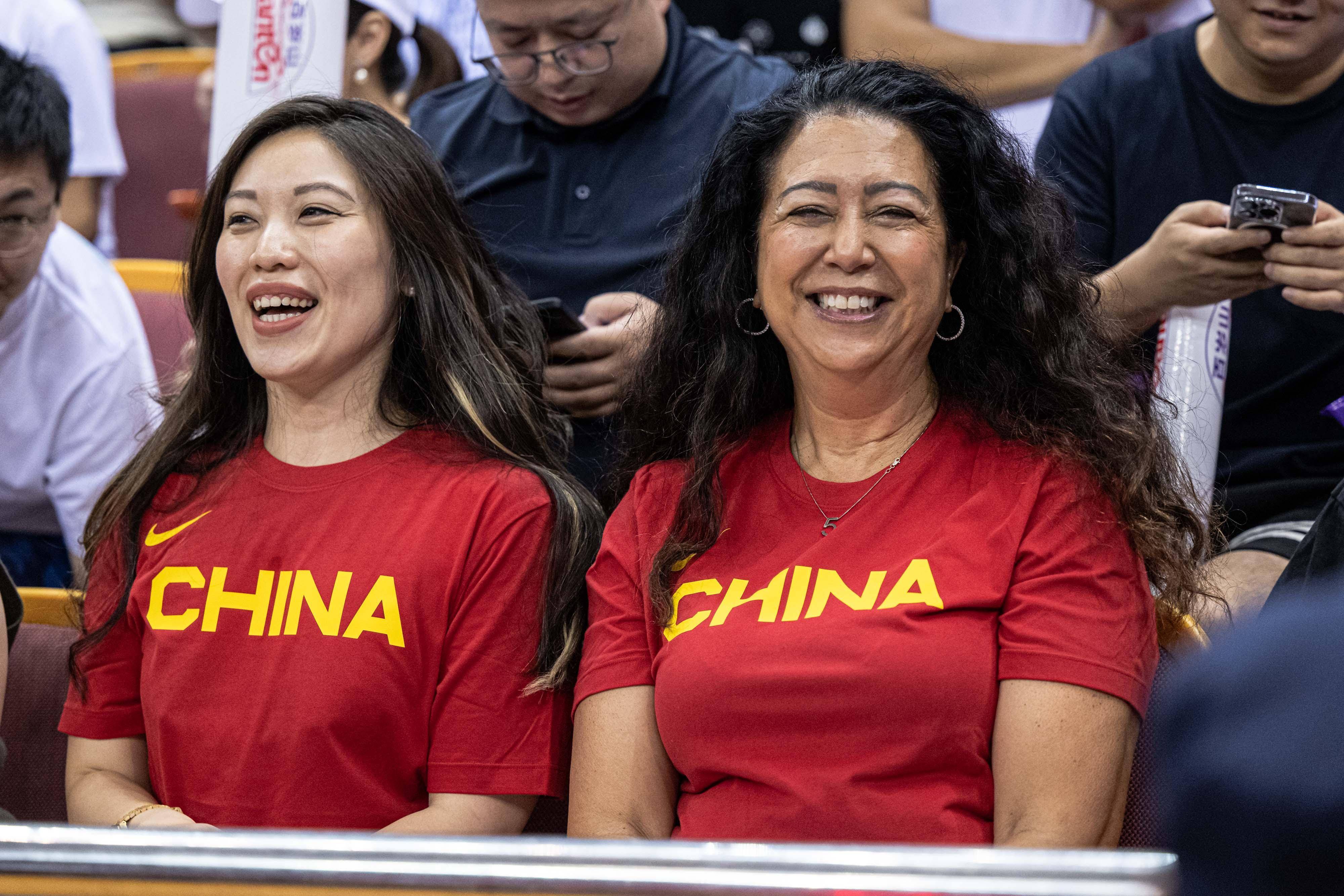 包含阿扎伦卡迎来十赛季出色发挥，塞尔维亚队观众热烈欢呼！的词条