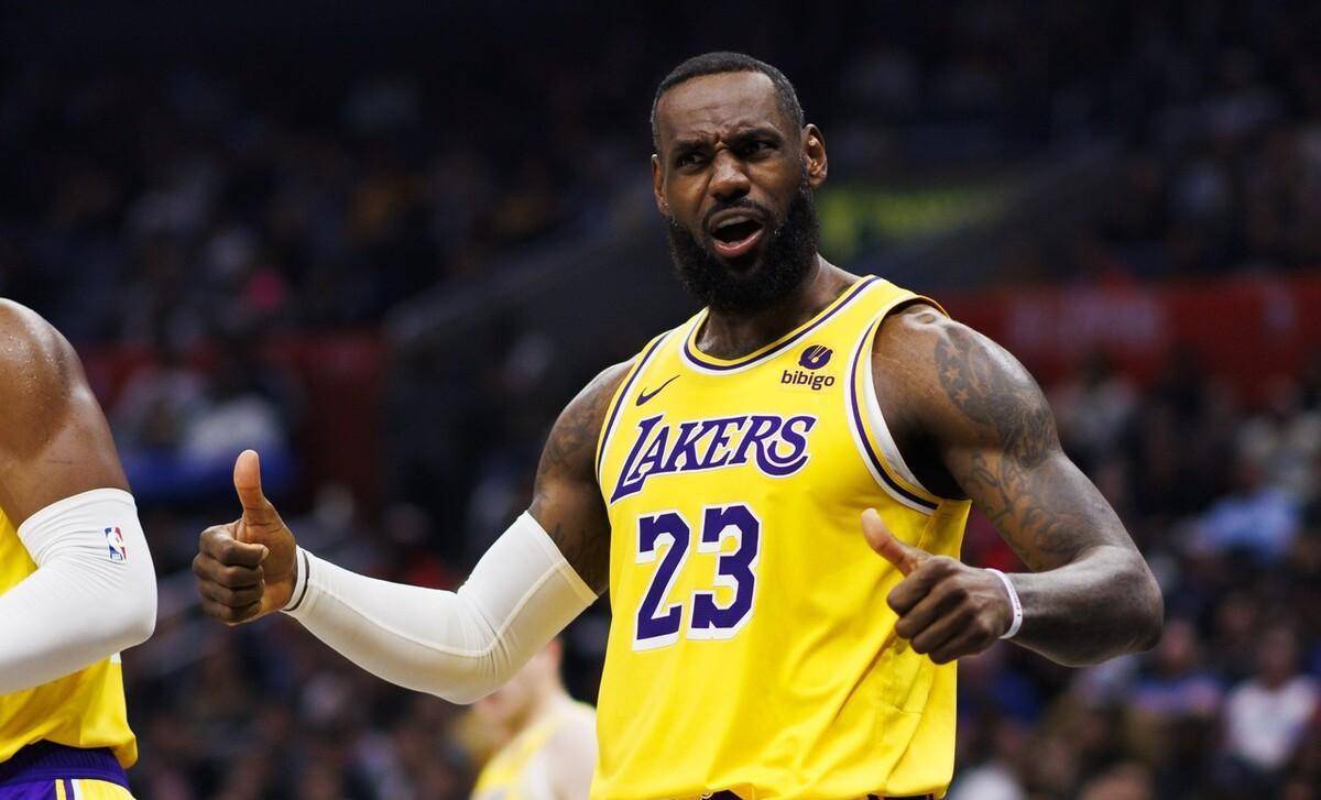 开云官方网站-詹姆斯迎来七赛季出色发挥，法国队观众热烈欢呼！-开云官方网站