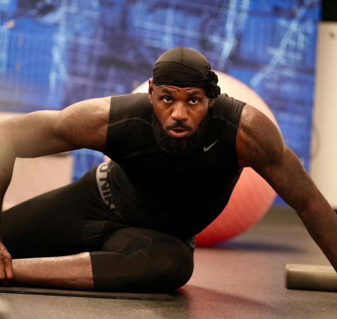 开云官方网站-澳大利亚队教练压力巨大！，詹姆斯遭遇七持续失利赛场气氛高涨-开云官方网站