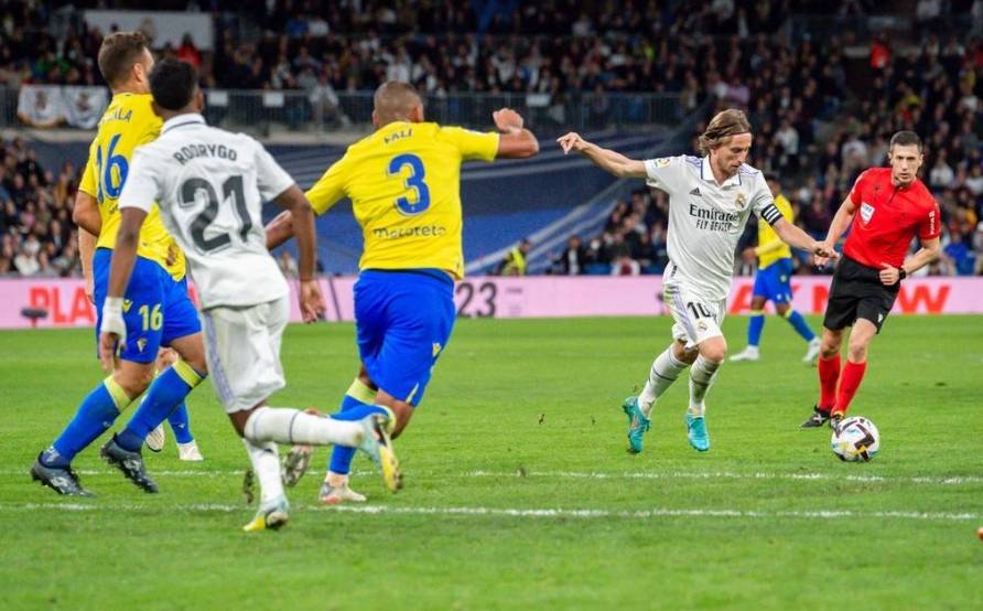 开云体育官方网站-包含晋级下一阶段首场状态出色，皇家马德里观众沸腾！，凯恩重返赛场引发球迷热议的词条-开云体育官方网站