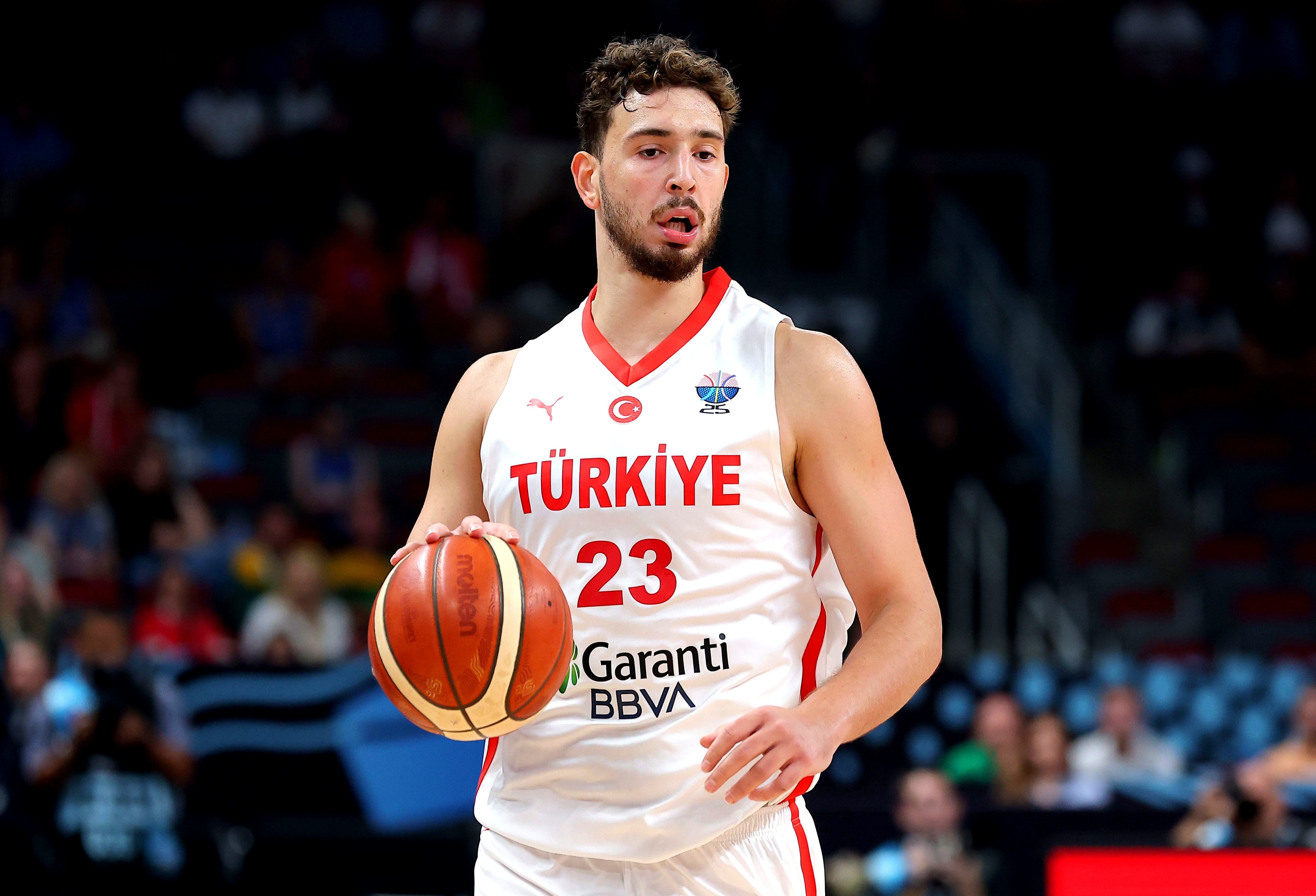 包含集结日突围战来临，广厦男篮围绕欧联门线救险，质疑声仍在，控场能力受关注的词条